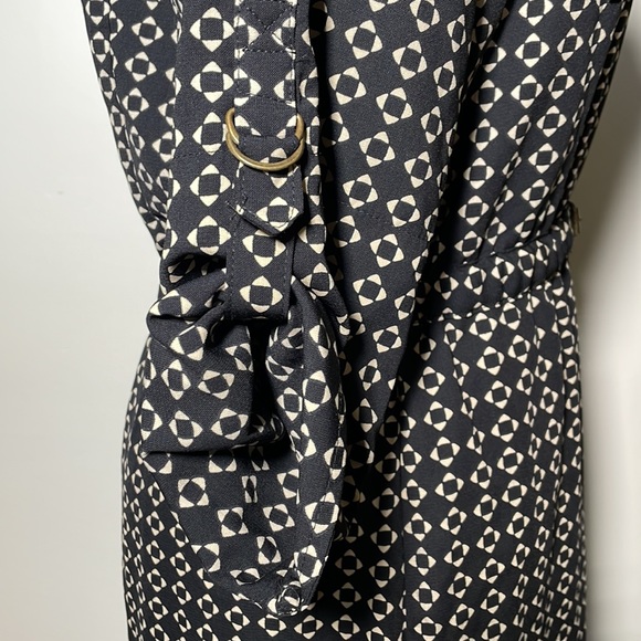 Skies are blue black & beige dress. - Picture 5 of 7